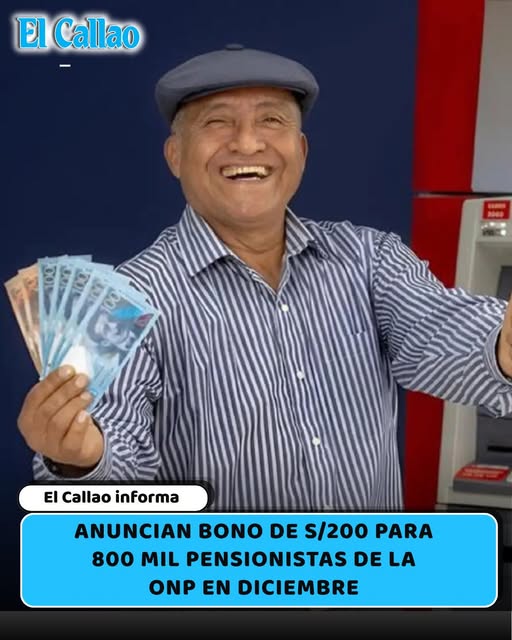Jubilado sonriente con billetes en la mano